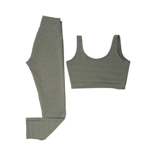 Conjunto deportivo gris